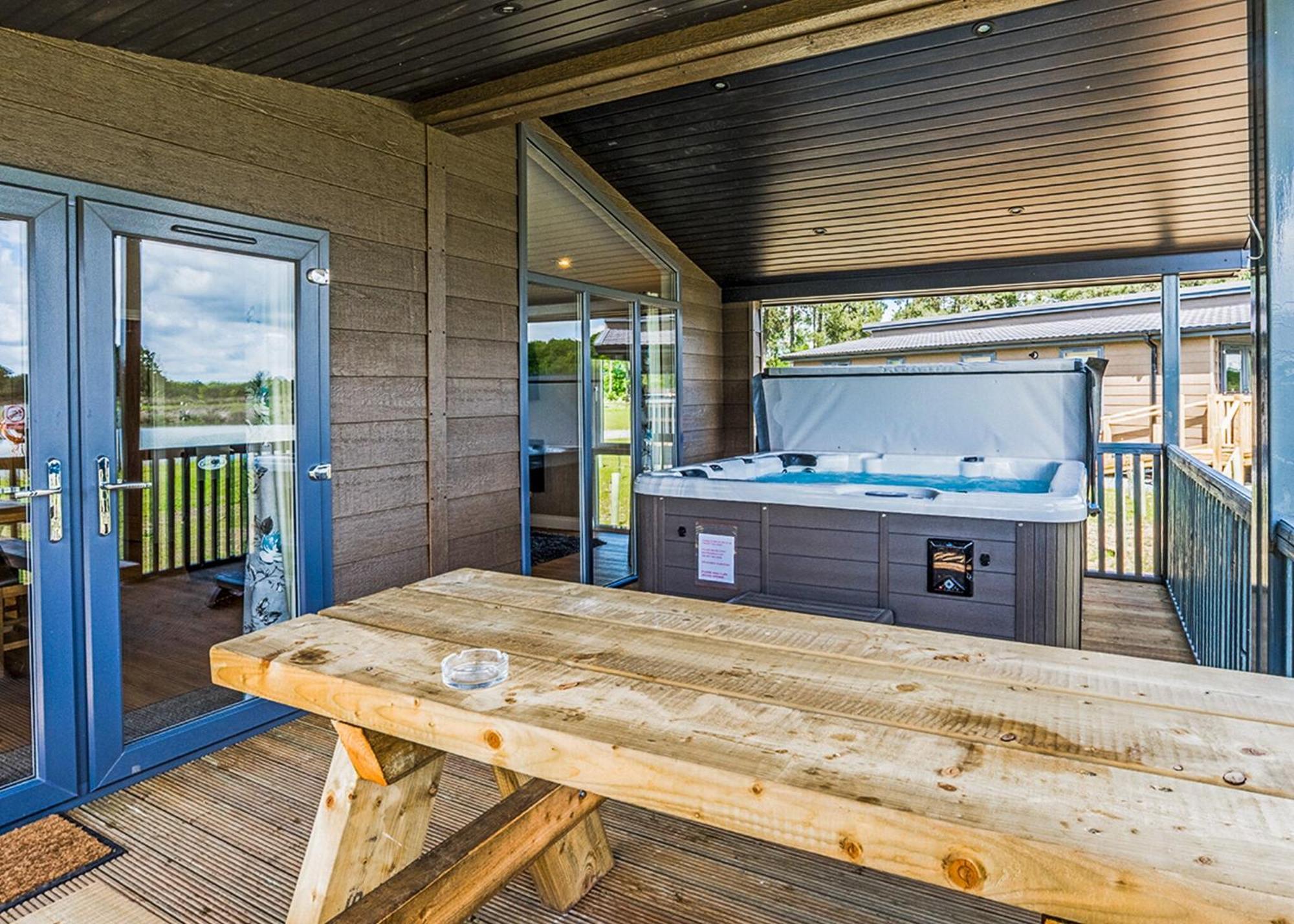 וודהול ספא Woodhall Country Park Lodges מראה חיצוני תמונה
