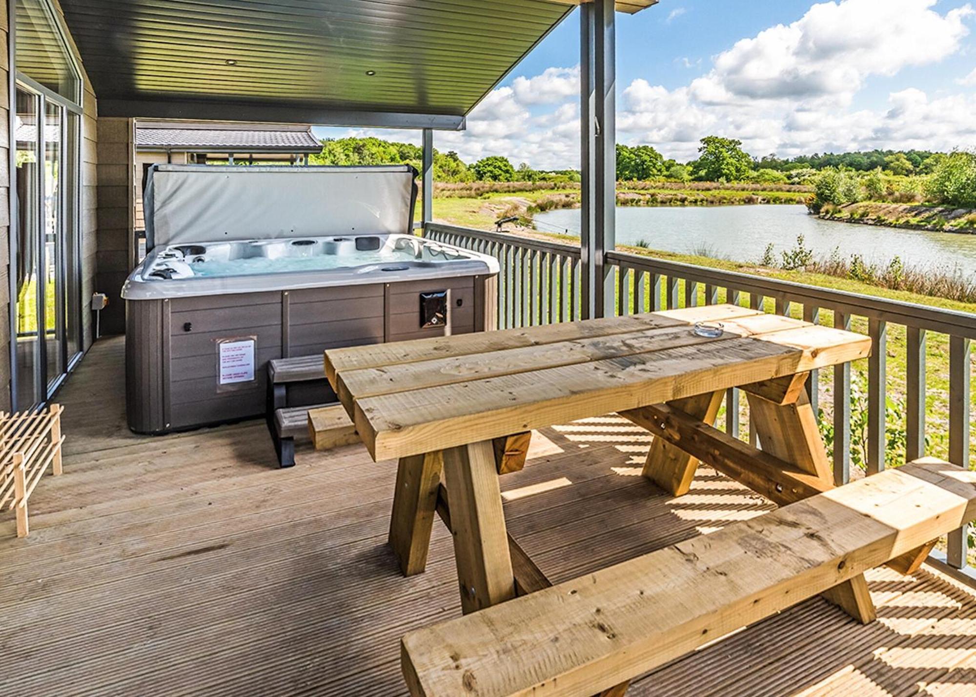 וודהול ספא Woodhall Country Park Lodges מראה חיצוני תמונה